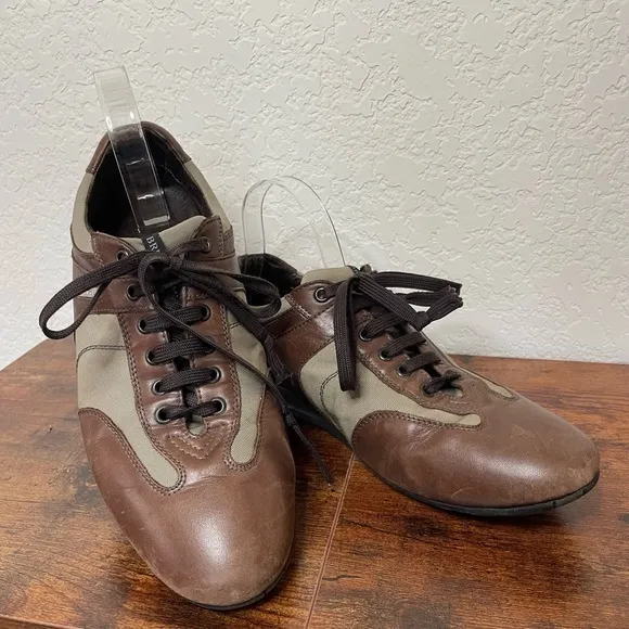 Bruno Magli bowling shoe. ‎ Size 9
