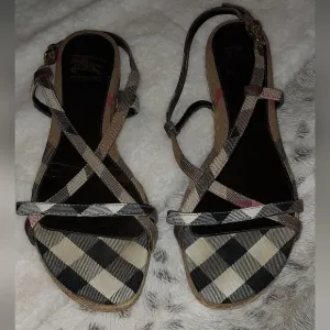 BURBERRY Sandals