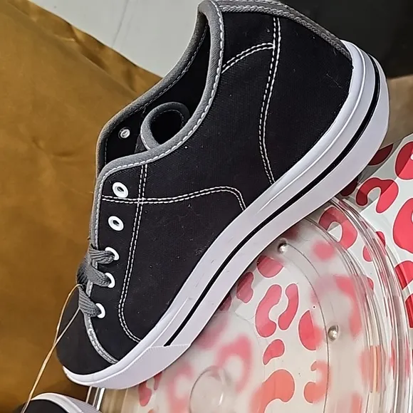 C Heelys Men Launch 20 Wheeled Shoe New without box skateboarding sneakers