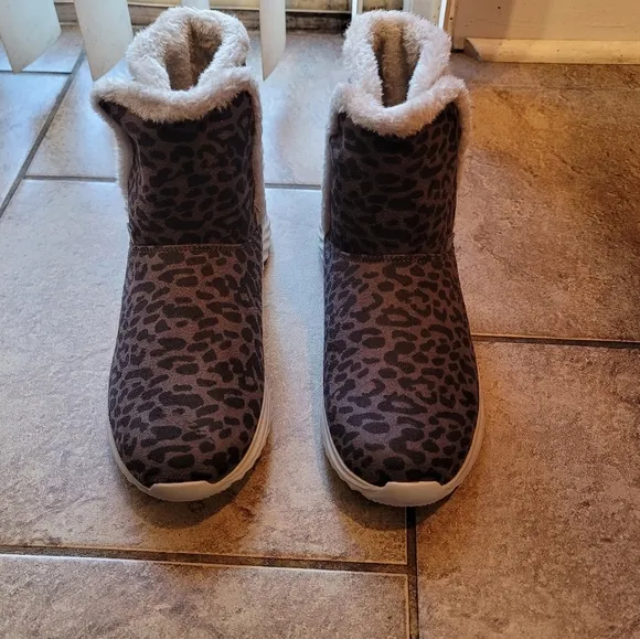 Cheeks Tony Little Gray Cheetah Mobwife Whimsical  Fit Body Sport Boots Size 9
