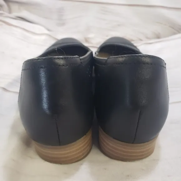 Clarks Juliet Black Leather Perforated Ballet 1 Inch Heels Womens 6.5 Classic