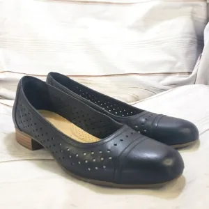Clarks Juliet Black Leather Perforated Ballet 1 Inch Heels Womens 6.5 Classic