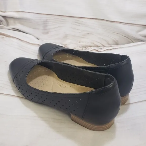 Clarks Juliet Black Leather Perforated Ballet 1 Inch Heels Womens 6.5 Classic