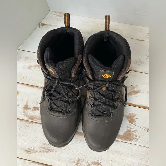 COLUMBIA Newton Ridge Plus hiking boots Men’s Sz 11 brown Leather Waterproof
