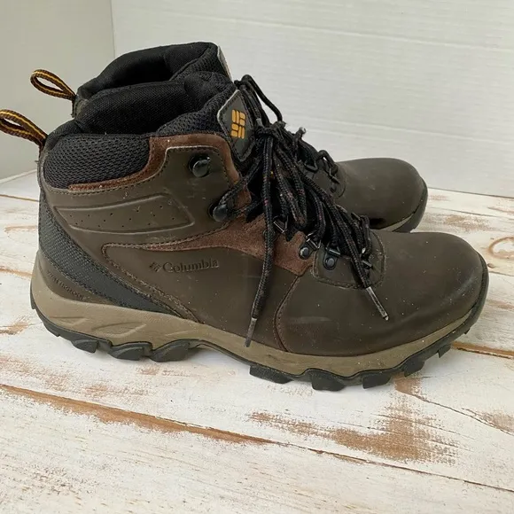 COLUMBIA Newton Ridge Plus hiking boots Men’s Sz 11 brown Leather Waterproof