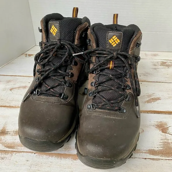 COLUMBIA Newton Ridge Plus hiking boots Men’s Sz 11 brown Leather Waterproof
