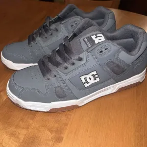 DC Shoes Stag Mens Size 11 Gray White Skateboard  320188