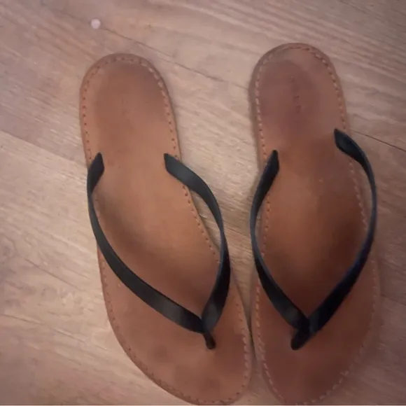 DÔEN SANDALS