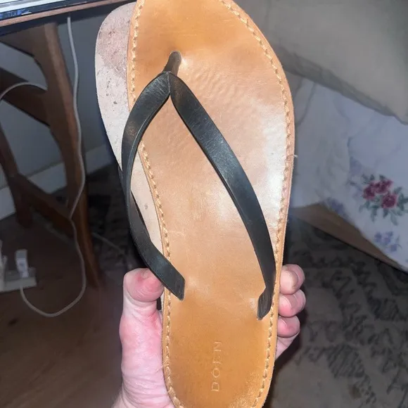 DÔEN SANDALS