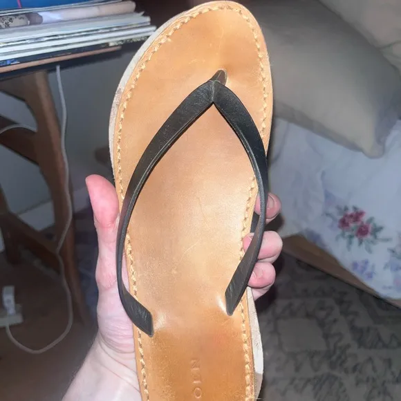 DÔEN SANDALS