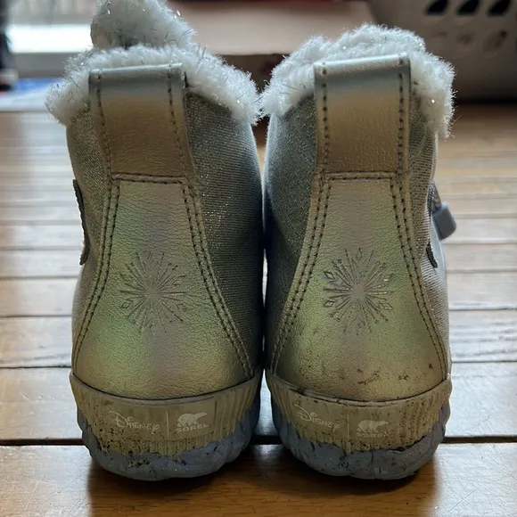 Disney Sorel Frozen Boots Y-6