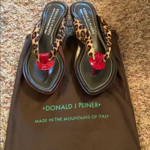 Donald J Pliner sandals