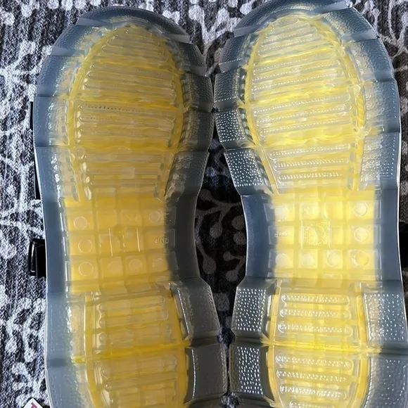 Dr. Martens Pearson sandals NWOT