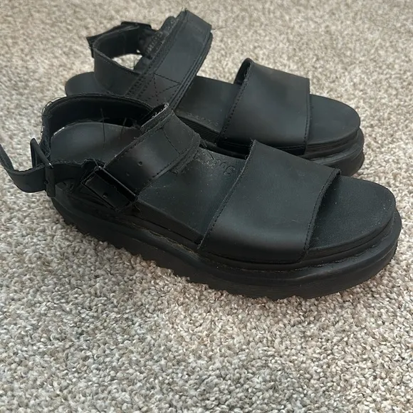 DR. MARTENS Voss Sandals