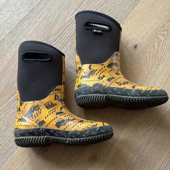 EUC Oaki Neoprene Rain/Snow Boots in Construction Sz 4