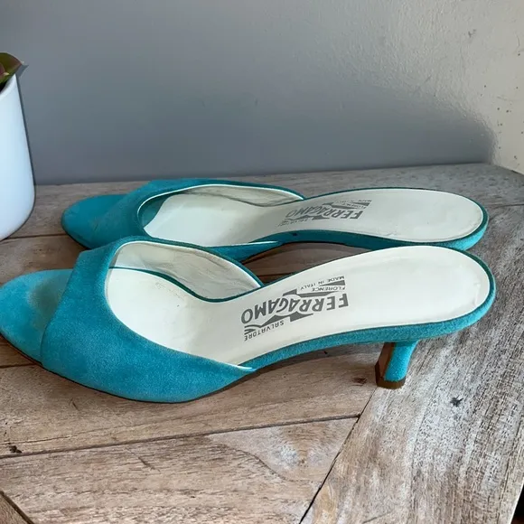 Ferragamo suede sandals size 8 great condition