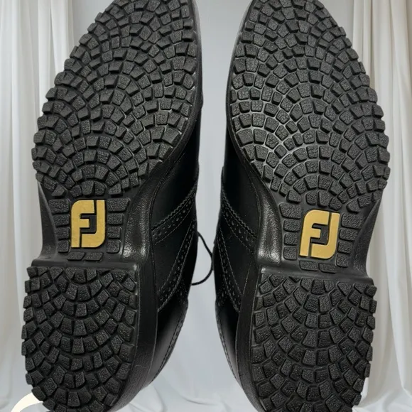 FootJoy ICON Shield Tip Golf Shoes – Black Leather Wingtip Size 8.5M