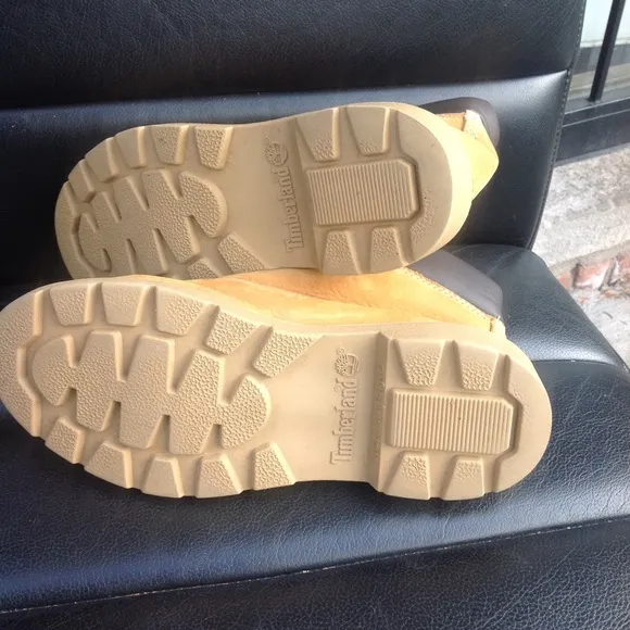 Genuine boys timberland hiking boys size 5.5