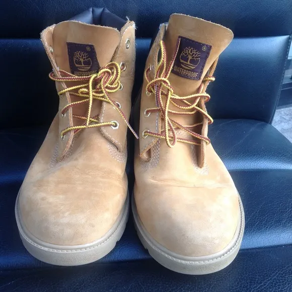Genuine boys timberland hiking boys size 5.5