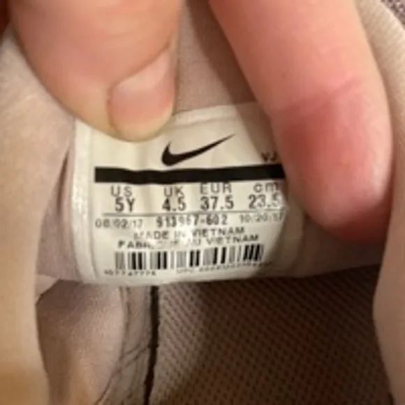 Girls Nike Shoes Size 5Y Beige Sneakers