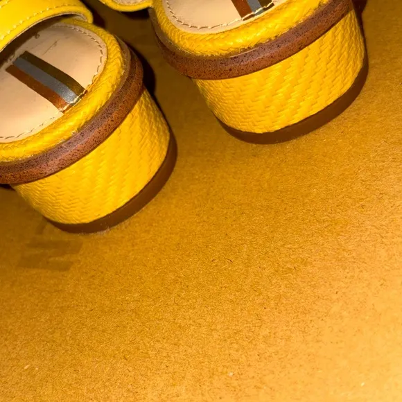 Girls Sandals 💛
