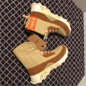 Holo Womens Quorra Sand Beige Hiking Outdoor Sneaker Boots Moccasin Style Sz 9