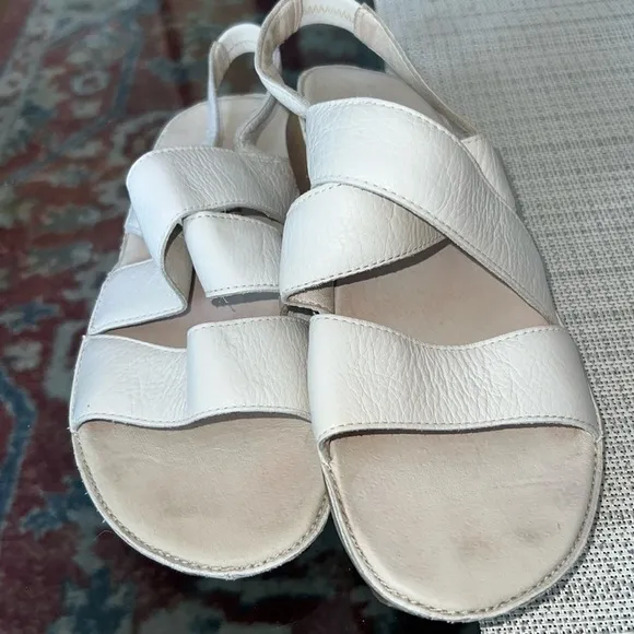 Hush puppies, white leather , sandals are pre loved, see photos