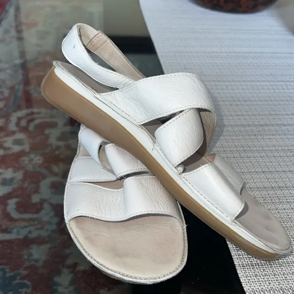 Hush puppies, white leather , sandals are pre loved, see photos