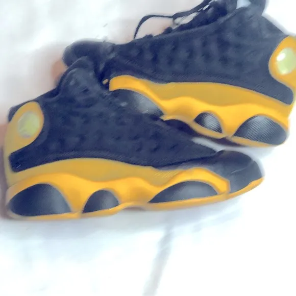 Jordan 13 retro black and yellow sneakers shoes