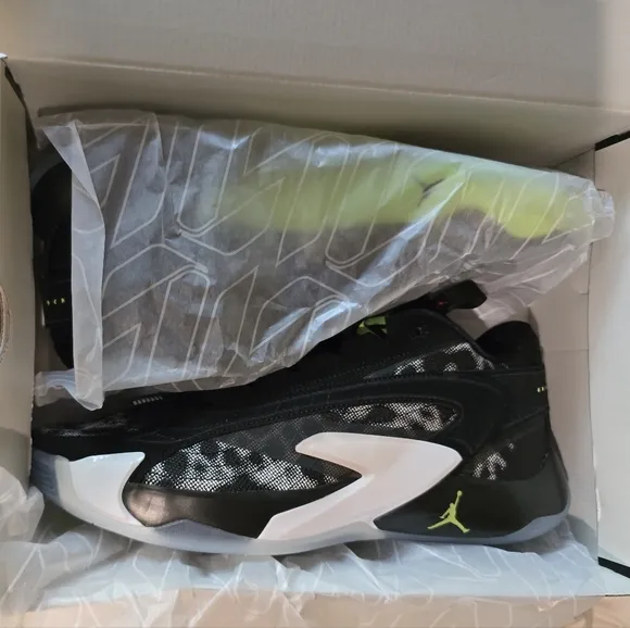 Jordan Luka 2 Athletic Shoes Black and White