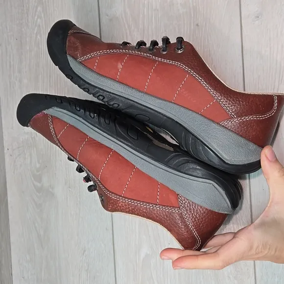 Keen Womens Leather Casual Shoes Sneakers Shoes Sz 8.5