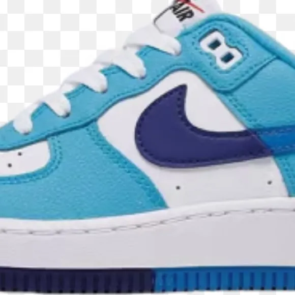 Kids Nike shoes wore one time. Look New