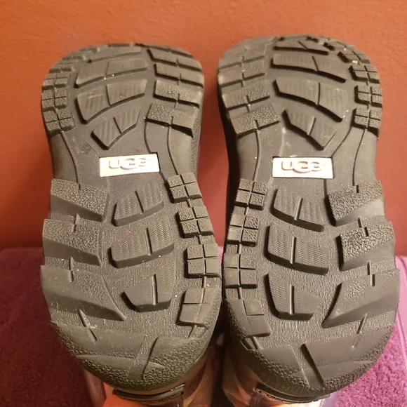 Kids size 4 ugg snow boots purple