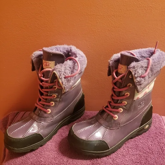 Kids size 4 ugg snow boots purple