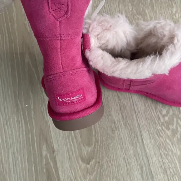 Koolaburra Pink Fur Trim Round Toe Snow Boots