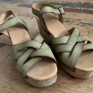 Kork Ease clog sandals, size 11.