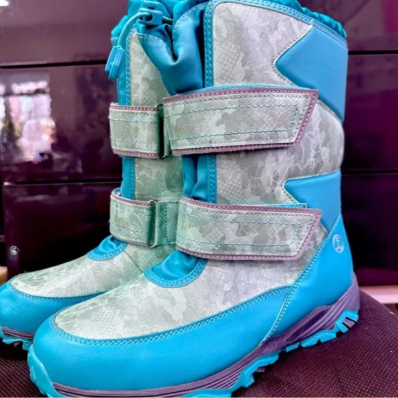 Land’s end brand new youth US7 unisex snow boots