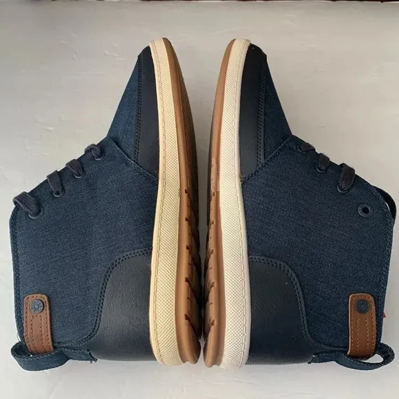 Levi’s Atwater Sneakers Athletic Shoes Men’s Size 8.5 New