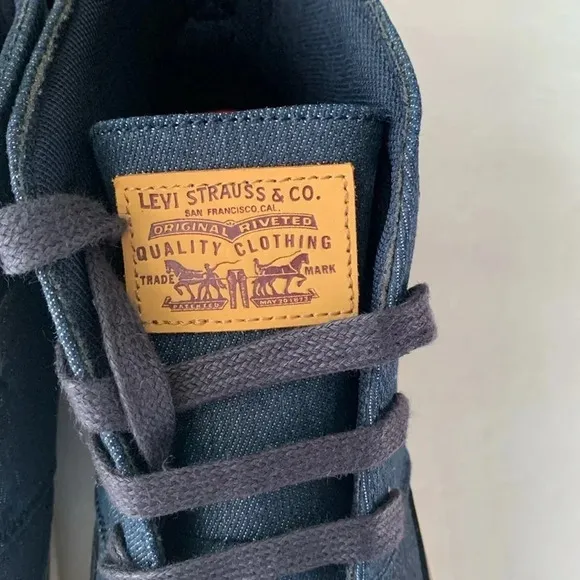 Levi’s Atwater Sneakers Athletic Shoes Men’s Size 8.5 New