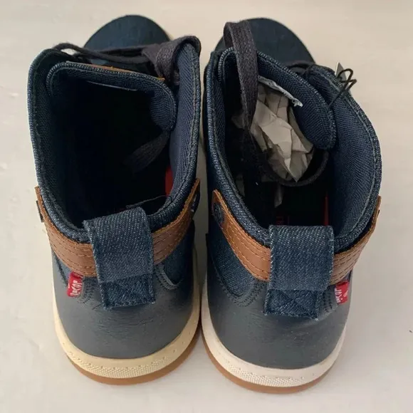 Levi’s Atwater Sneakers Athletic Shoes Men’s Size 8.5 New