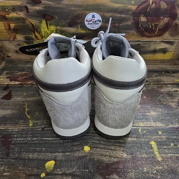 Men New Balance Gray athletic boots size 10.5 new‎