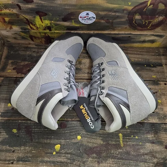 Men New Balance Gray athletic boots size 10.5 new‎