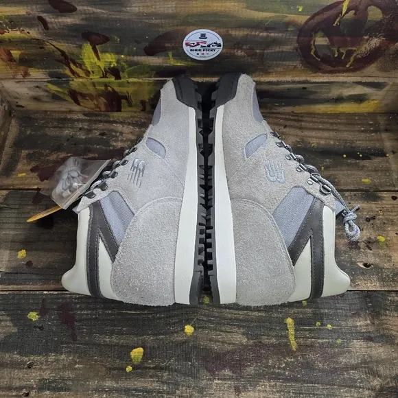 Men New Balance Gray athletic boots size 10.5 new‎