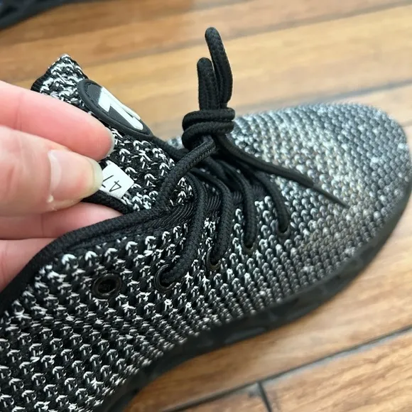 Men’s athletic shoes​​​​​