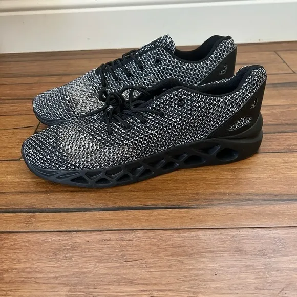 Men’s athletic shoes​​​​​