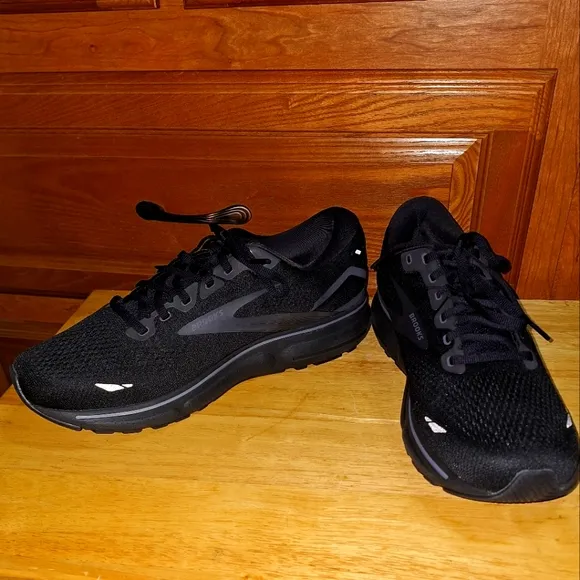 Men's Brooks Ghost 15 Black Running Shoes In A Size 12. NWOB.