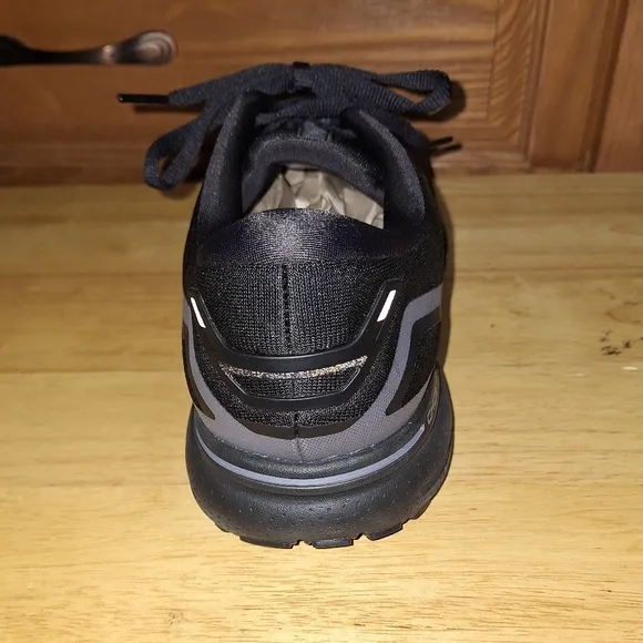 Men's Brooks Ghost 15 Black Running Shoes In A Size 12. NWOB.