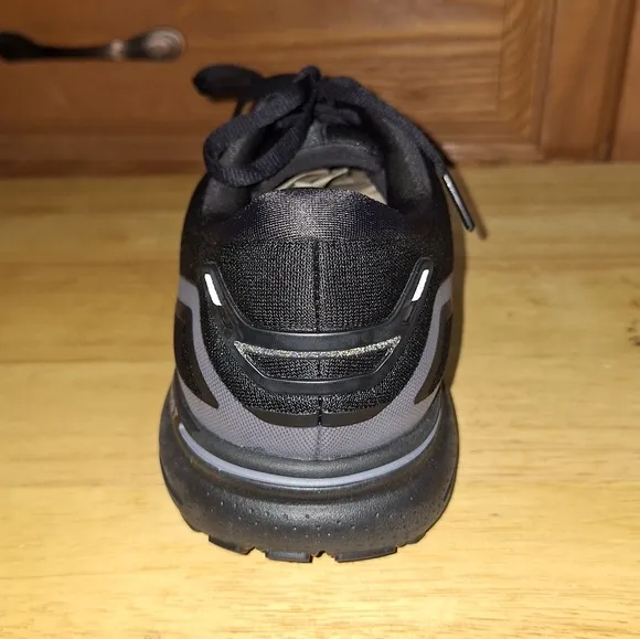 Men's Brooks Ghost 15 Black Running Shoes In A Size 12. NWOB.