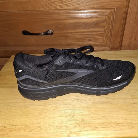 Men's Brooks Ghost 15 Black Running Shoes In A Size 12. NWOB.