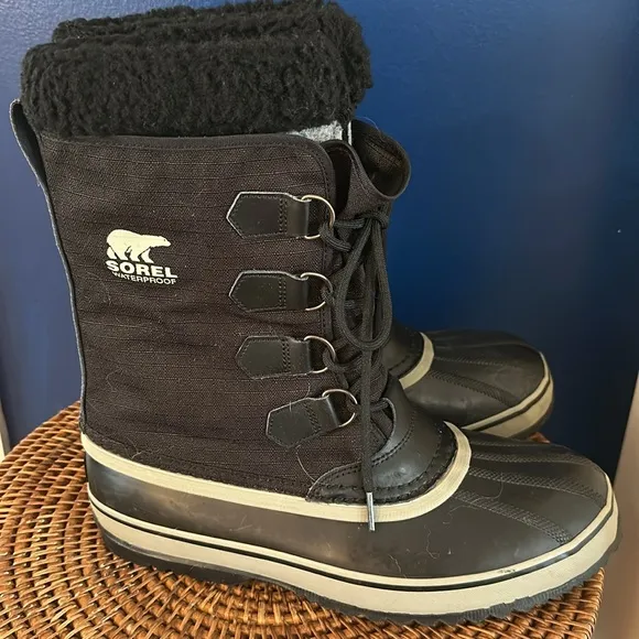 Men’s SOREL Caribou Waterproof Nubuck and Rubber Fur Cuff Boots Size 10.5